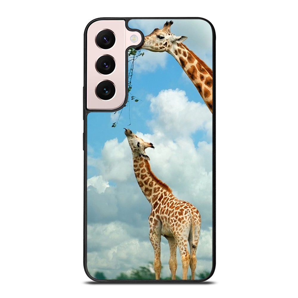 MOM AND BABY GIRAFFE EAT Samsung Galaxy S22 Plus 5G Case